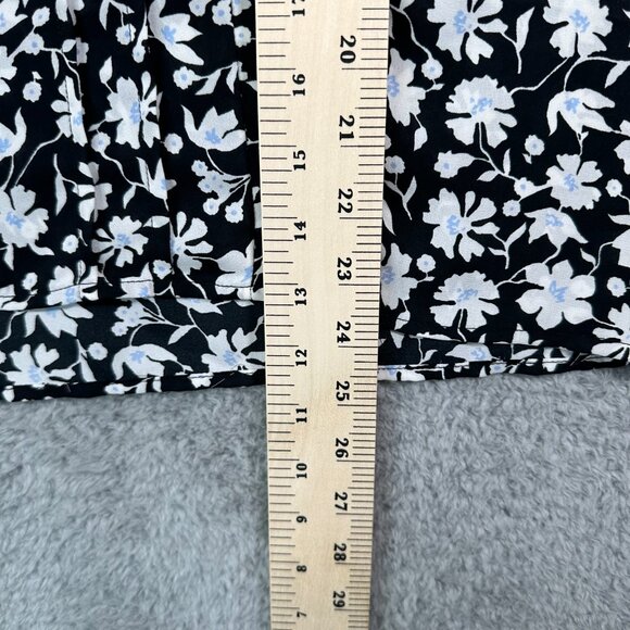 Ann Taylor Womens Sleeveless Blouse Top Size L Black White Floral V-Neck - Picture 8 of 10